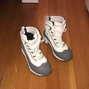 Columbia snow boots size 8